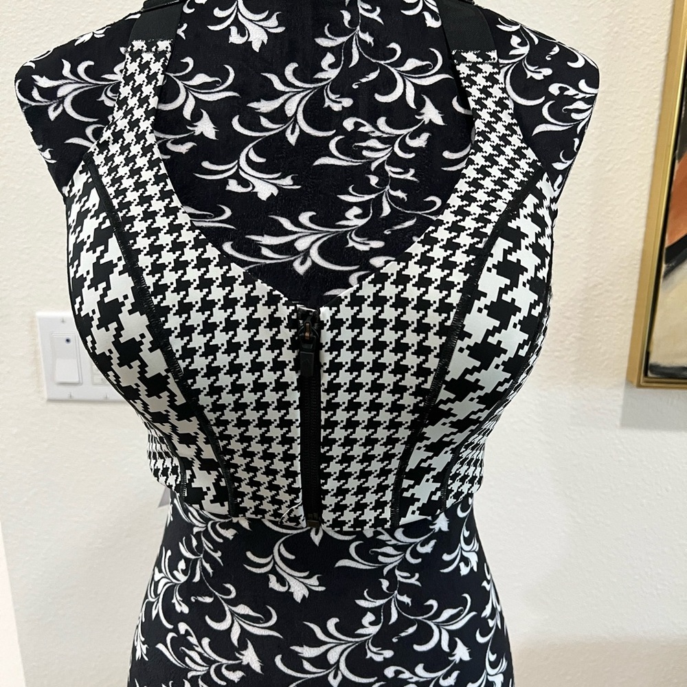 Adidas x IVY PARK Black and White Houndstooth SPORTS BRA SIZE LARGE